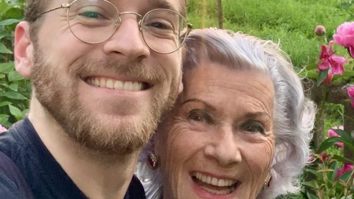 ExESCStarter Nathan Trent erobert mit seiner Oma die Herzen